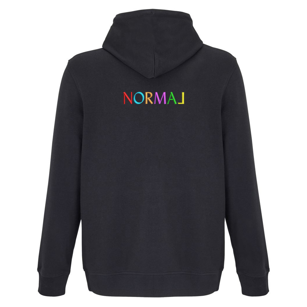 Trička s výšivkou „Normal“ – buďte jiní! Černá mikina s výšivkou Normal na zádech | mikina s výšivkou