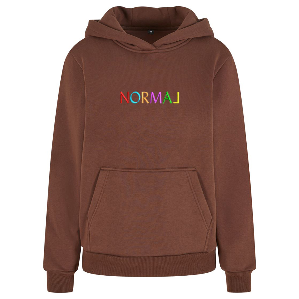 Trička s výšivkou „Normal“ – buďte jiní! Hnědá mikina s výšivkou Normal na hrudi | mikina s výšivkou