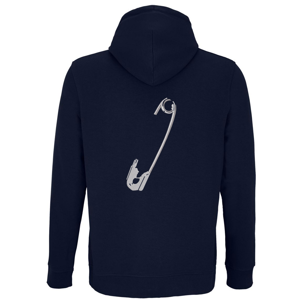Streetwear mikina s výšivkou Spínací špendlík Tmavě modrá mikina s výšivkou Spínací špendlík na zádech – streetwear styl